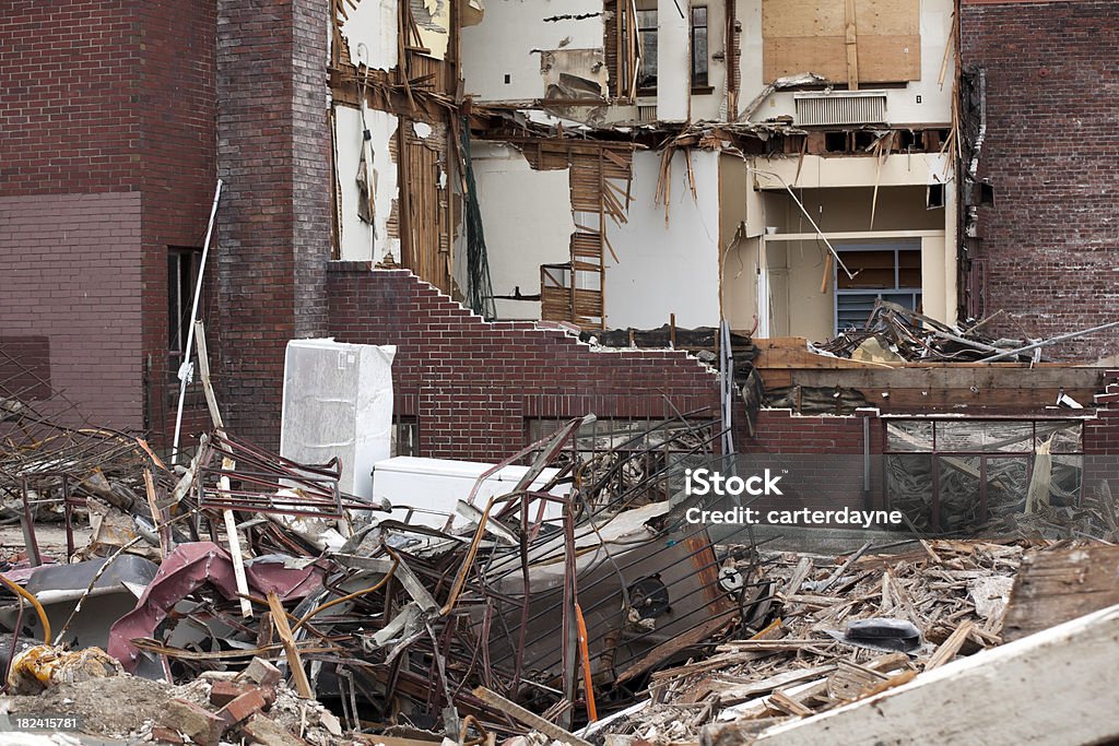 Trzęsienie ziemi lub naturalnych i disaser zniszczenie starego budynku z cegły następstwie; - Zbiór zdjęć royalty-free (Architektura)