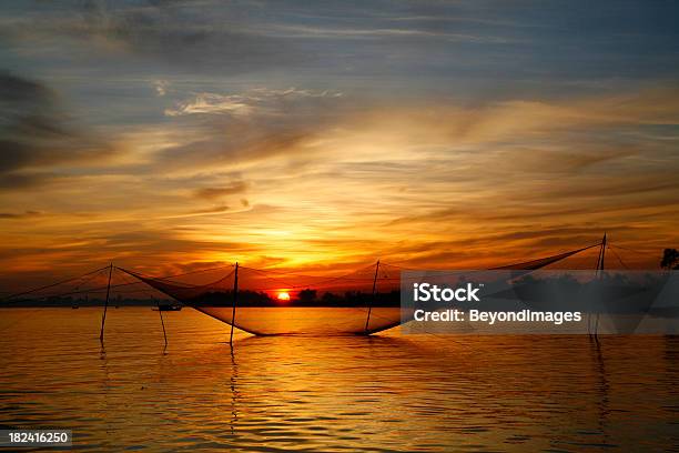 Nascer Do Sol Sobre Redes De Pesca - Fotografias de stock e mais imagens de Amanhecer - Amanhecer, Antecipação, Ao Ar Livre