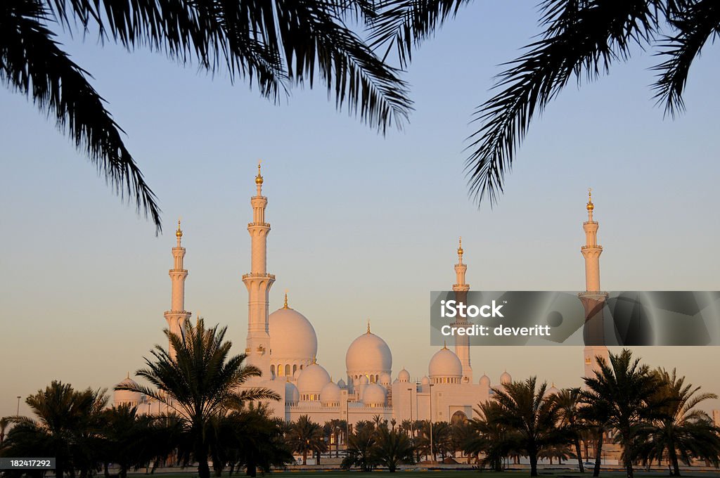 Abu Dhabi o Sheik Zayed Grand Mosque - Foto de stock de Abu Dhabi royalty-free