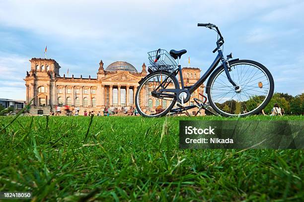 Lato W Berlinie - zdjęcia stockowe i więcej obrazów Berlin - Berlin, Bicykl, Architektura
