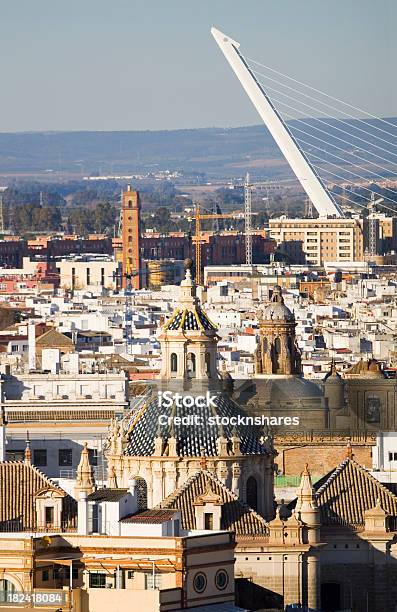 Vecchio Nuovo Siviglia - Fotografie stock e altre immagini di Ambientazione esterna - Ambientazione esterna, Andalusia, Architettura