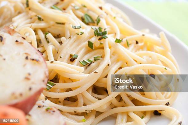 Pasta E Verdure - Fotografie stock e altre immagini di Alimentazione sana - Alimentazione sana, Carota, Cena