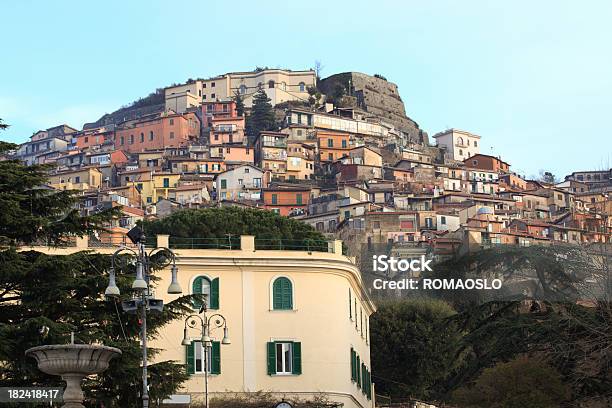 Rocca Di Papa Lazio Italia - Fotografie stock e altre immagini di Ambientazione esterna - Ambientazione esterna, Casa, Cielo sereno