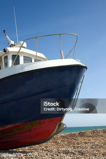 Pesca En Bote Foto de stock y más banco de imágenes de Arrastrero - Arrastrero, Azul, Barco pesquero