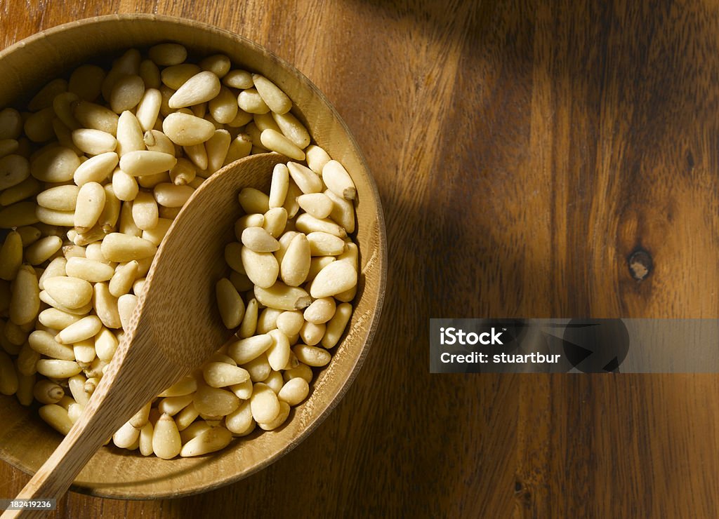 Piñones - Foto de stock de Cuenco libre de derechos