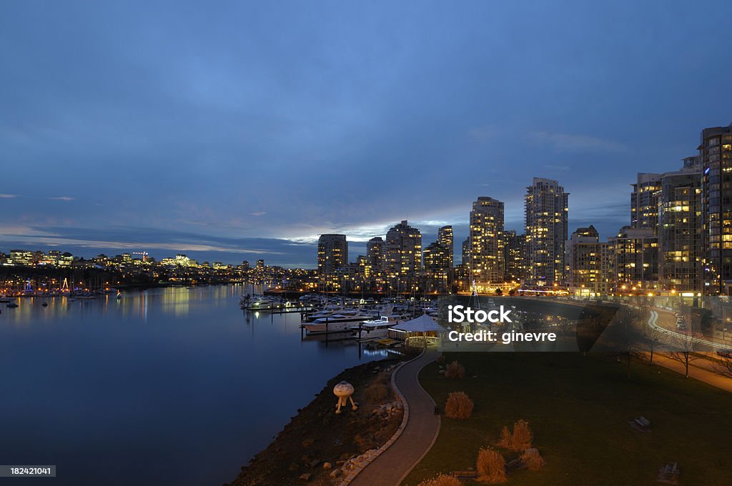 Centro de Vancouver (Yaletown) e LC1242 - Royalty-free Anoitecer Foto de stock