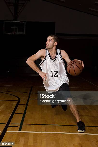 バスケットボール選手 - 1人のストックフォトや画像を多数ご用意 - 1人, アクティブライフスタイル, ショットを打つ