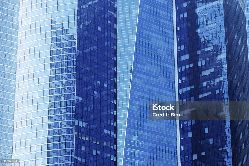 Arranha-céus azuis - Foto de stock de Exterior de Prédio royalty-free