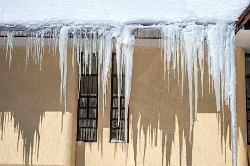 Pointed icicles hanging from the roof