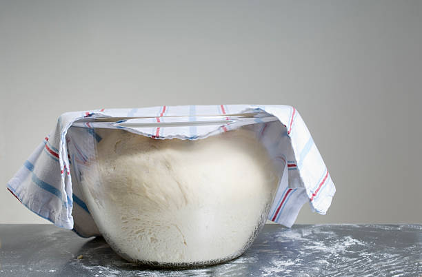Cтоковое фото Увеличилась свежий хлеб тесто в Glass Bowl