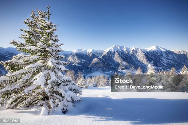 Foto de Alpes Cobertos De Neve e mais fotos de stock de Alpes europeus - Alpes europeus, Azul, Bad Gastein