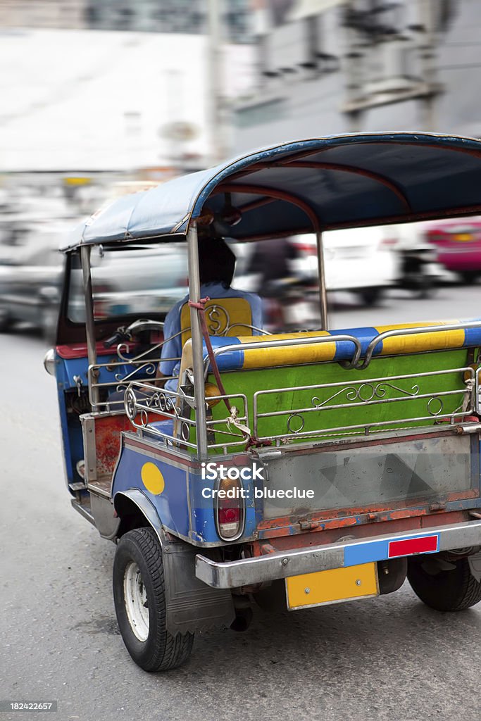 Tuktuk, Riksza w Bangkoku - Zbiór zdjęć royalty-free (Asfalt)