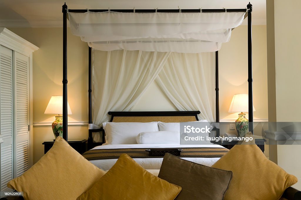 호텔 객실 침대 말레이시아 - 로열티 프리 침대 프레임 스톡 사진