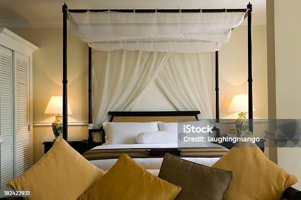 호텔 객실 침대 말레이시아 침대 프레임에 대한 스톡 사진 및 기타 이미지 - 침대 프레임, 0명, 가구
