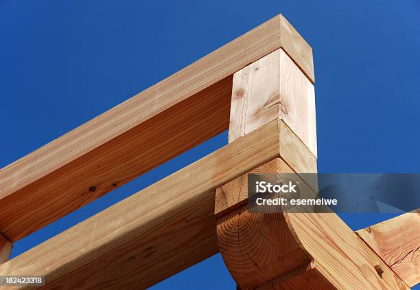 Bauholzframekonstruktion Stockfoto und mehr Bilder von Dach - Dach, Architektonische Säule, Architektonisches Detail