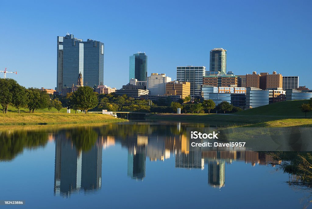 Fort Worth skyline i river - Zbiór zdjęć royalty-free (Fort Worth)