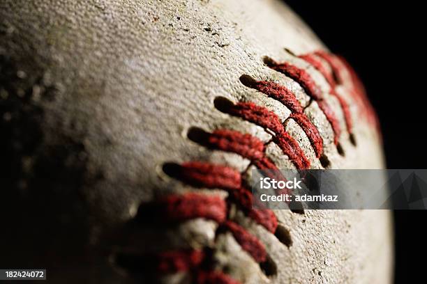 Foto de De Beisebol e mais fotos de stock de Beisebol - Beisebol, Bola de Beisebol, Alto contraste