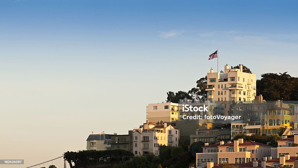 Stars und Stripes villas apartments Goldener Sonnenuntergang, San Francisco, Kalifornien - Lizenzfrei Amerikanische Flagge Stock-Foto