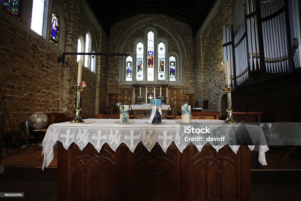 Iglesia Altar - Foto de stock de Altar libre de derechos