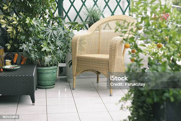 Balcone Dangolo - Fotografie stock e altre immagini di Balcone - Balcone, Flora, Patio