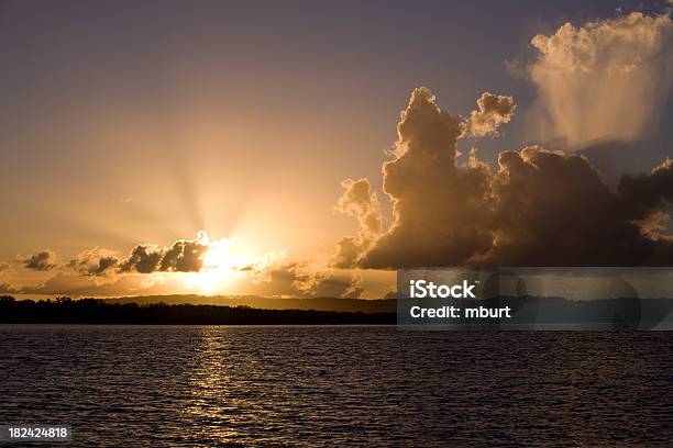 Golden La Tarde Foto de stock y más banco de imágenes de Agua - Agua, Amanecer, Anochecer