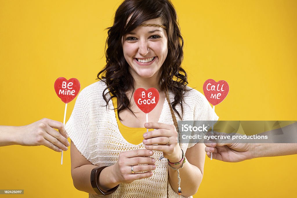 Attraente ragazze cuore di San Valentino Lecca-lecca - Foto stock royalty-free di Adulto