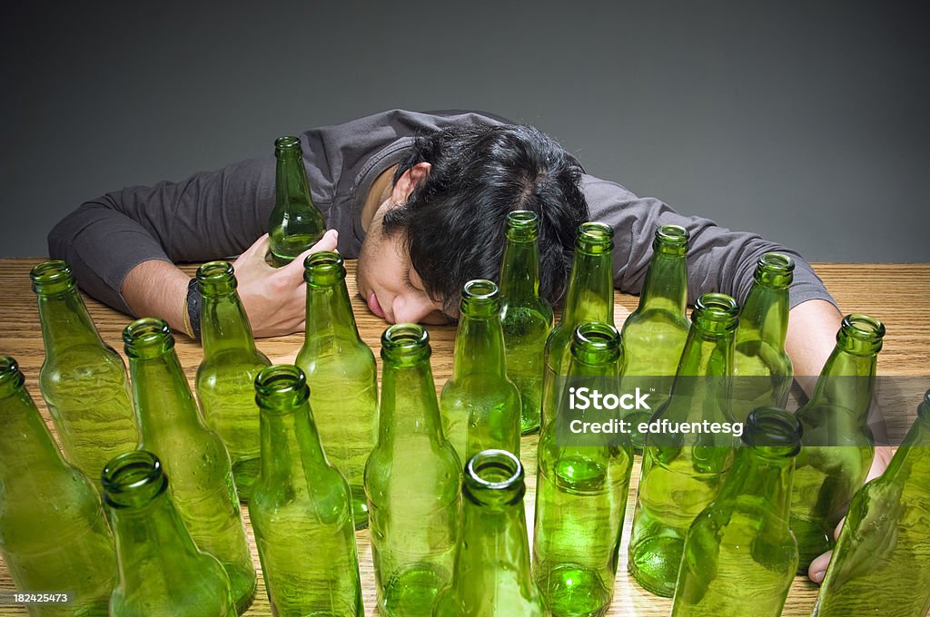 Pasado ejercicio borracho - Foto de stock de Cerveza libre de derechos