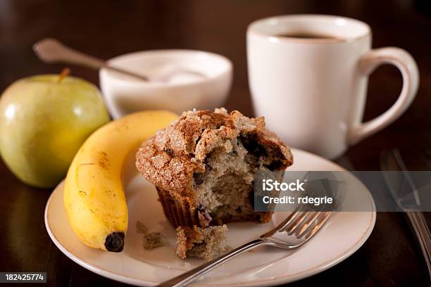 Gesunde Blaubeermuffin Frühstück Stockfoto und mehr Bilder von Amerikanische Heidelbeere - Amerikanische Heidelbeere, Apfel, Banane