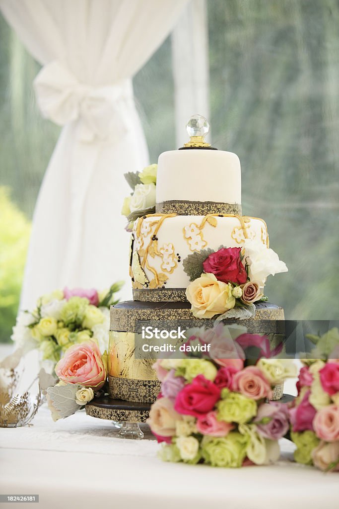 torta nuziale - Foto stock royalty-free di Bouquet