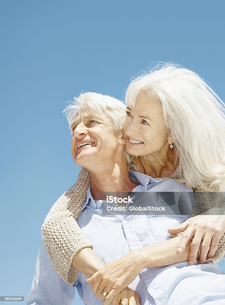 Coppia Senior trascorrere romancing una vacanza - Foto stock royalty-free di 60-64 anni