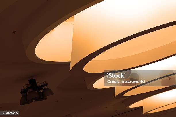 Futurystyczny Nowoczesny Budynek Wnętrza - zdjęcia stockowe i więcej obrazów Elipsa - Elipsa, Figura geometryczna, Pomarańczowy