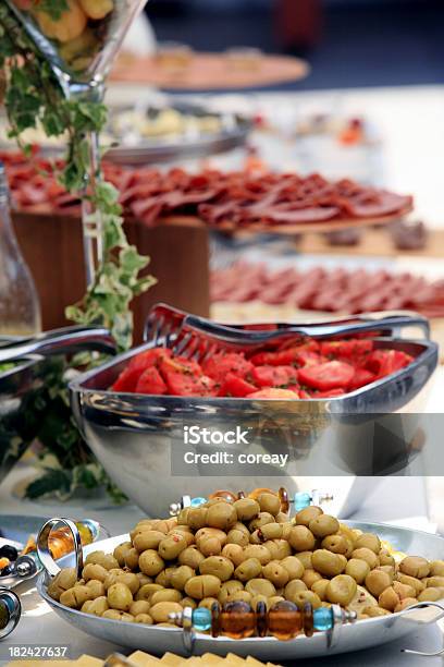 제공 그린 올리브 토마토 식탁에 대한 스톡 사진 및 기타 이미지 - 식탁, 올리브유, 토마토-채소