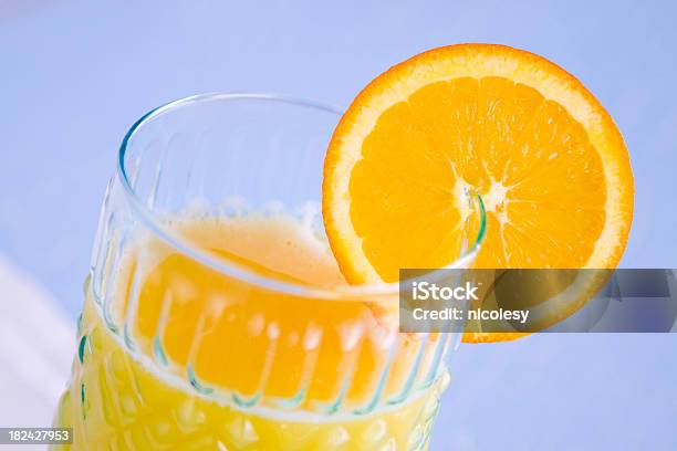 Orangensaft Stockfoto und mehr Bilder von Bildkomposition und Technik - Bildkomposition und Technik, Bildschärfe, Blau