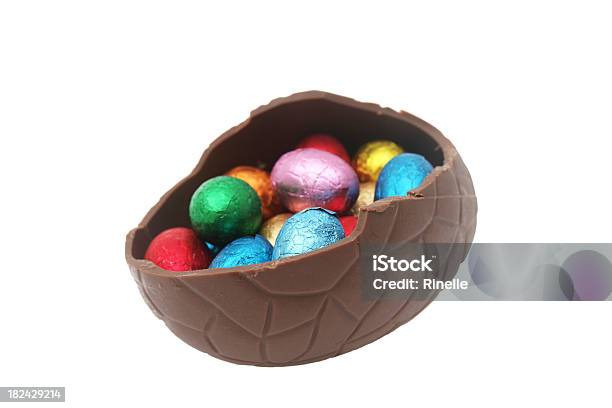 Foto de Ovos De Páscoa Contidos Dentro e mais fotos de stock de Abril - Abril, Chocolate, Comemoração - Conceito