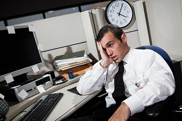 stressato uomo d'affari in ufficio scrivania - white telephone filing documents one person foto e immagini stock