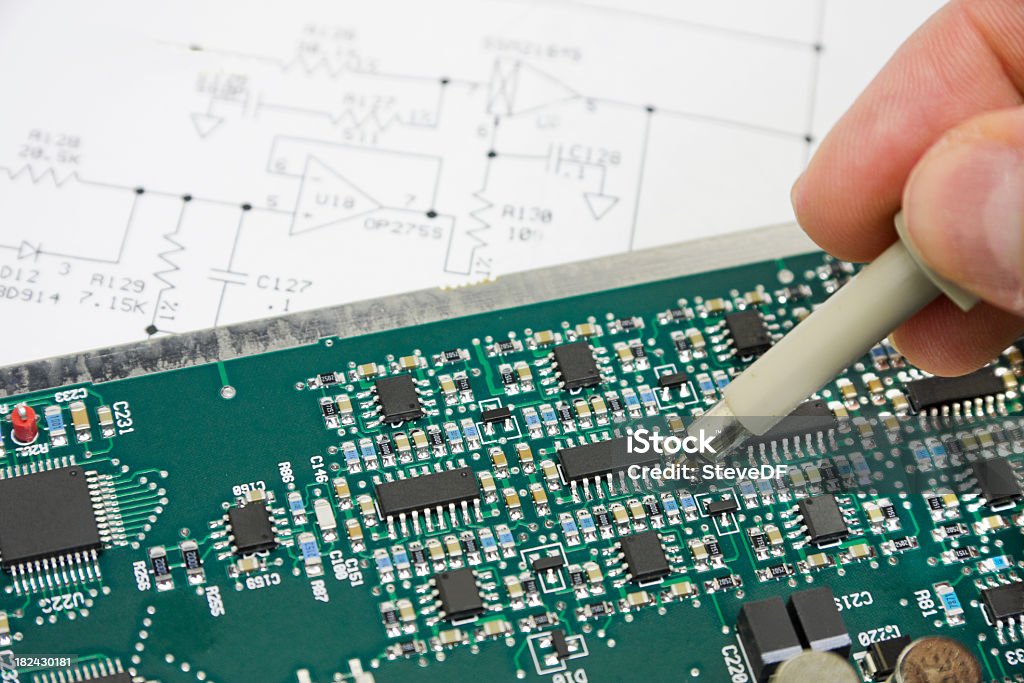 Dépannage Circuit électronique - Photo de Circuit intégré libre de droits