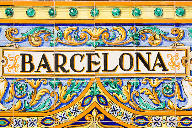 baldosas españolas de barcelona - spanish tiles fotografías e imágenes de stock