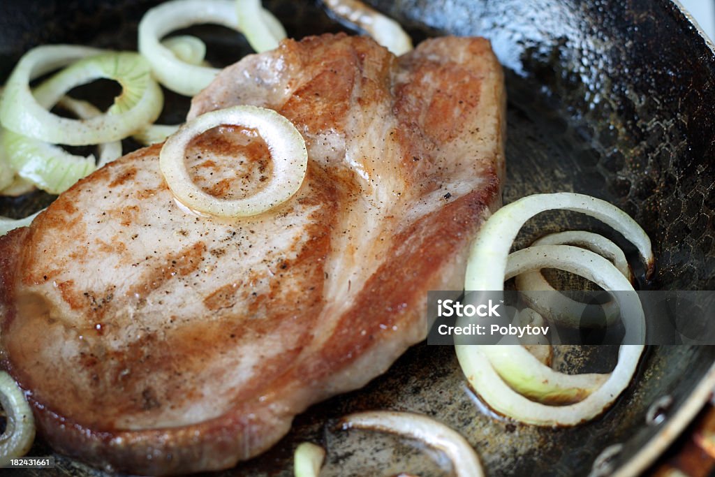 Frito de carne de res con cebolla - Foto de stock de Alimento libre de derechos