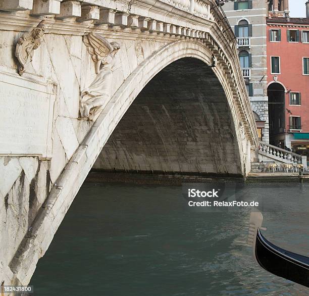 Rialtobrücke Und Ferro Der Gondel In Venedig Stockfoto und mehr Bilder von Architektur - Architektur, Bogenbrücke, Brücke