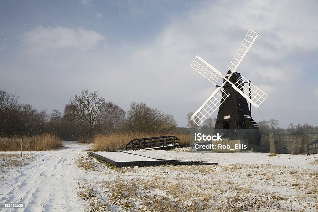 風車は、冬期にスノー - イギリスのロイヤリティフリーストックフォト