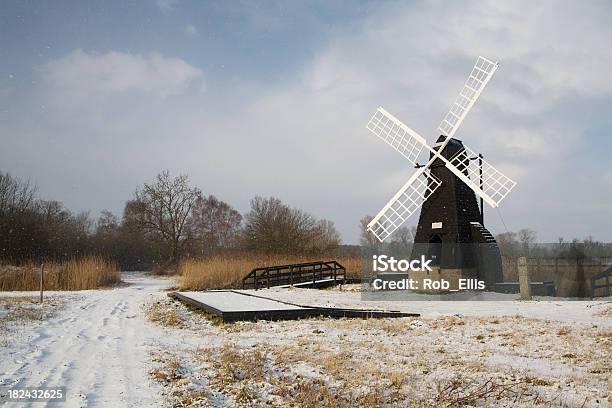 風車は冬期にスノー - イギリスのストックフォトや画像を多数ご用意 - イギリス, ウィッケンフェン自然保護区, ケンブリッジシャー州