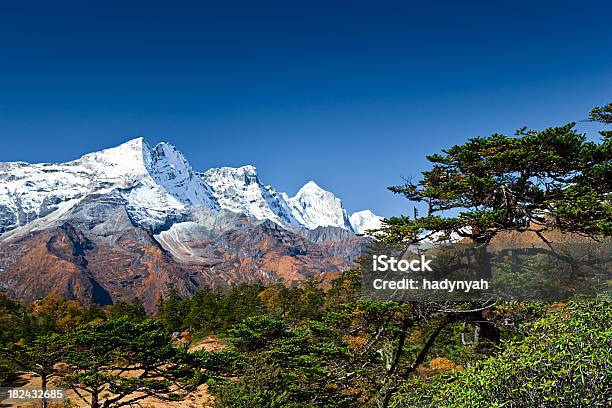 Himalaya De Panorama - Fotografias de stock e mais imagens de Ao Ar Livre - Ao Ar Livre, Azul, Beleza natural