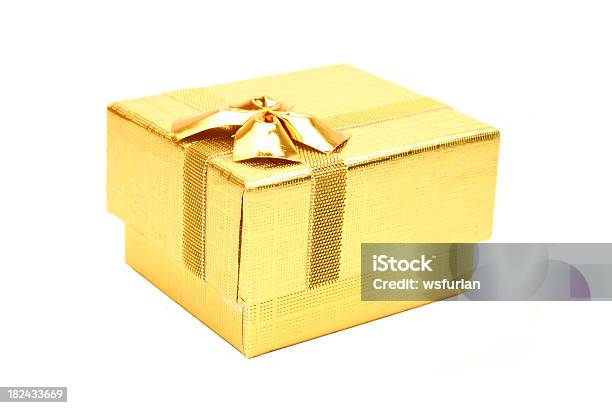 Goldenen Geschenkkarton Stockfoto und mehr Bilder von Band - Band, Bildkomposition und Technik, Dekoration