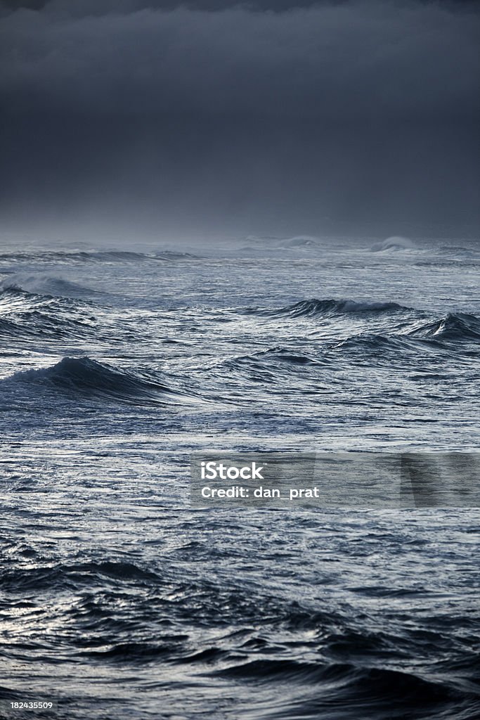 Zabarwiona na Ocean - Zbiór zdjęć royalty-free (Morze)