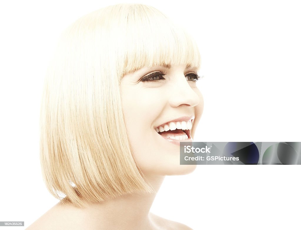 笑う金髪の女性 - 横顔のロイヤリティフリーストックフォト