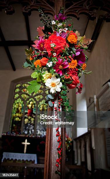 Урожай Фестиваль Цветы В Церкви — стоковые фотографии и другие картинки Алтарь - Алтарь, Англия, Без людей