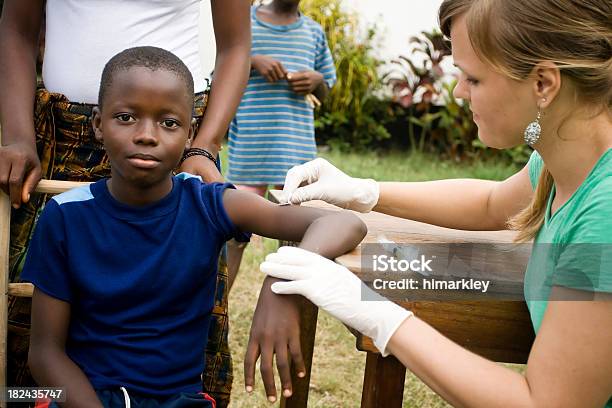 Profissional Da Saúde - Fotografias de stock e mais imagens de África - África, Cuidados de Saúde e Medicina, Caridade e Ajuda