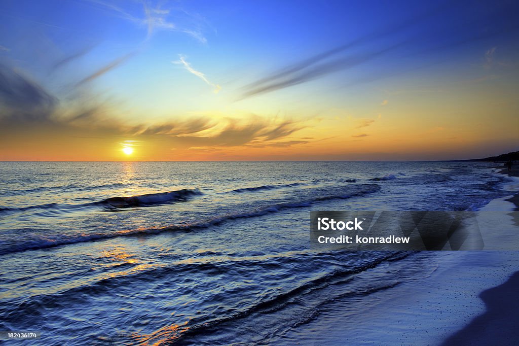 ビーチと海の夕日 - オアフ島サンセットビーチのロイヤリティフリーストックフォト
