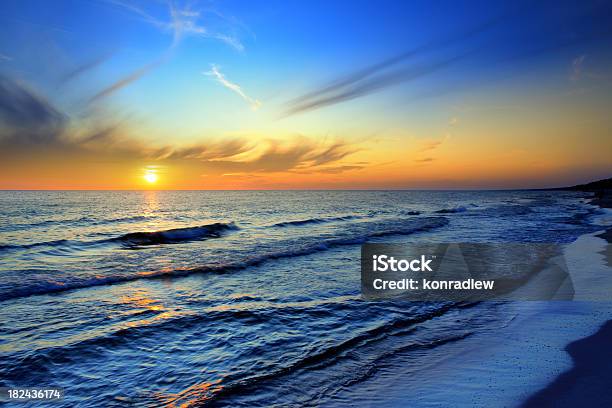 ビーチと海の夕日 - オアフ島サンセットビーチのストックフォトや画像を多数ご用意 - オアフ島サンセットビーチ, 海, 波