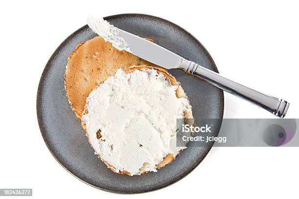 Bagel Frühstück Stockfoto und mehr Bilder von Schmierkäse - Schmierkäse, Haushaltsmesser, Ausbreiten